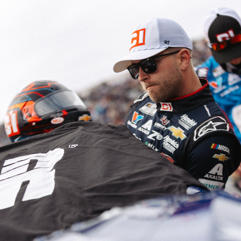 *PRE-ORDER* 2025 MARTINSVILLE WIN REGULAR PAINT 1:64 DIE-CAST